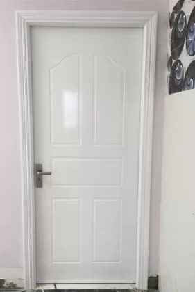 Cửa nhựa Composite sơn trắng TP02