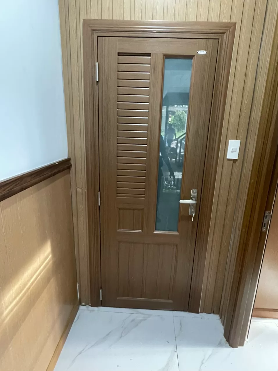 cửa nhựa Đài Loan y@door vệ sinh