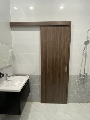 Cửa nhựa composite phòng vệ sinh: Bền đẹp, chống ẩm mốc, giá rẻ! Cửa nhựa composite phòng vệ sinh