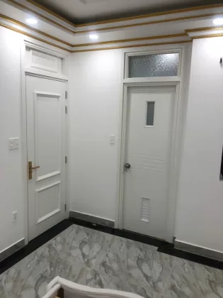 Cửa nhựa composite trắng giá rẻ tại TP.HCM