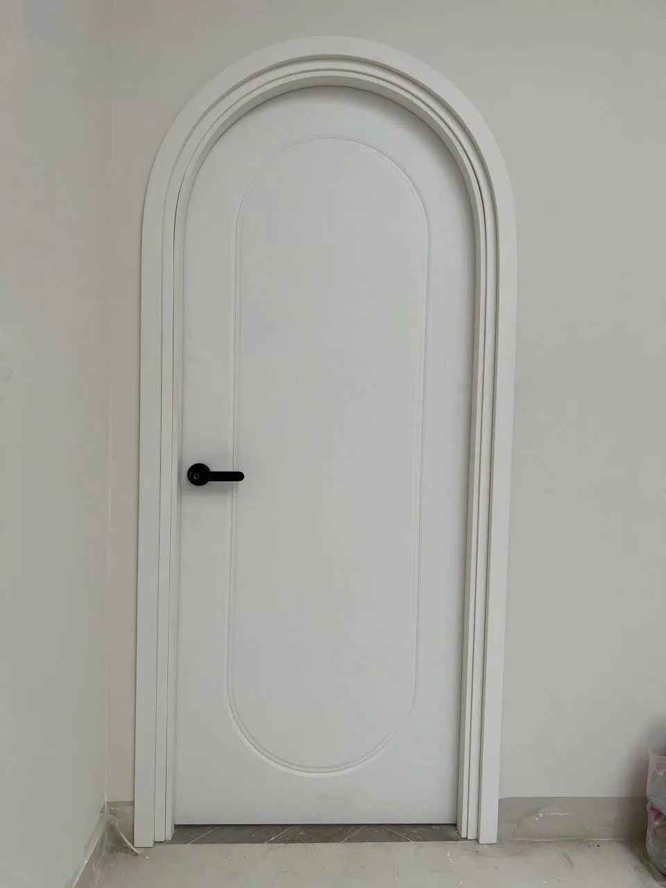 Cửa vòm composite trắng