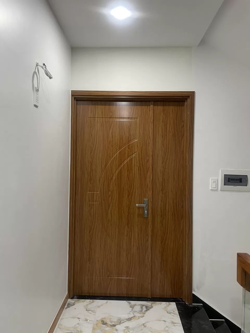 Cửa Nhựa Composite Hiệp Bình Chánh Giá Bao Lắp Chỉ 3.230.000đ/Bộ Cửa nhựa Composite sơn vân gỗ cao cấp